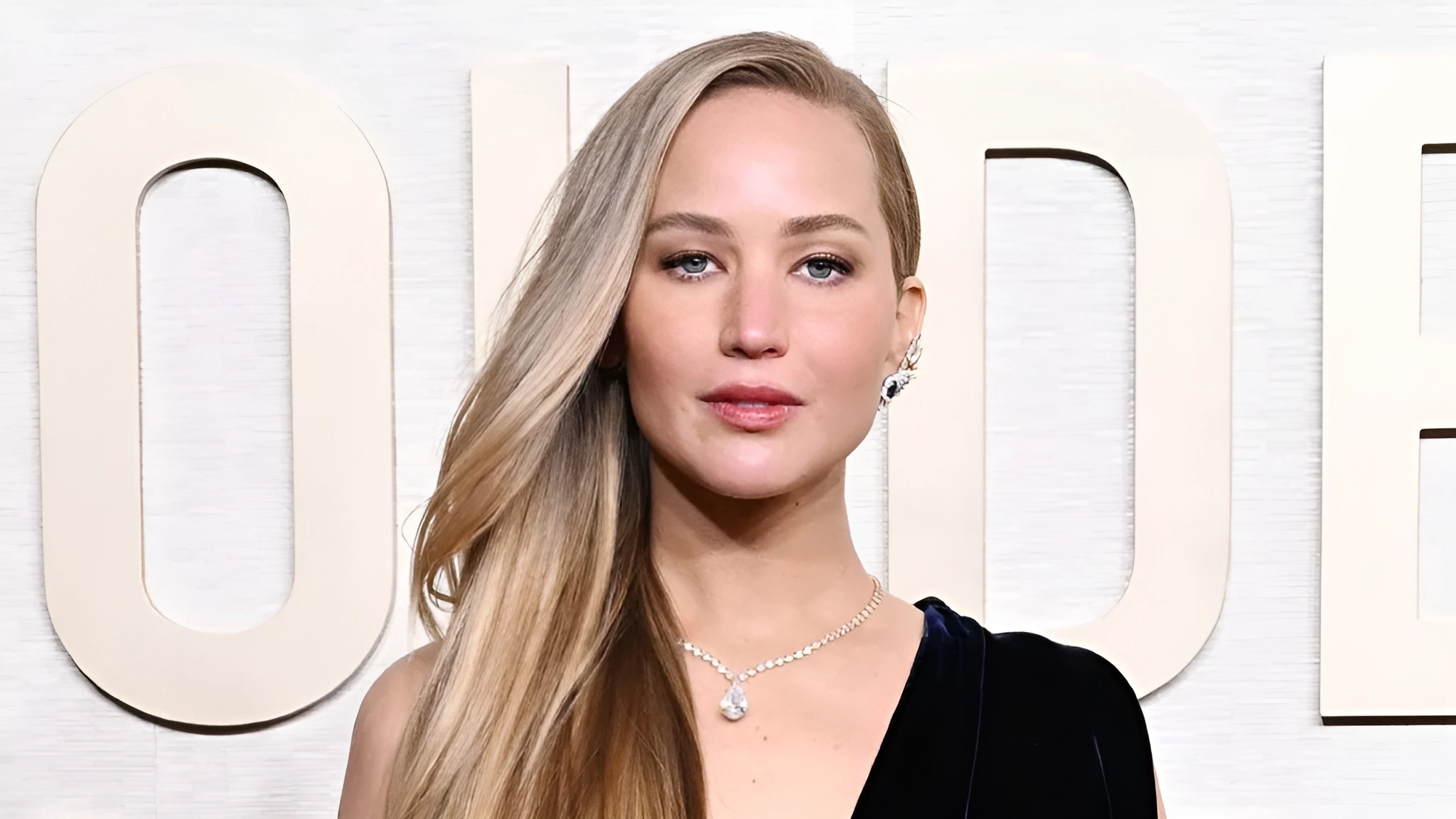 Jennifer Lawrence and celebrities cheeks slimming through buccal fat removal
